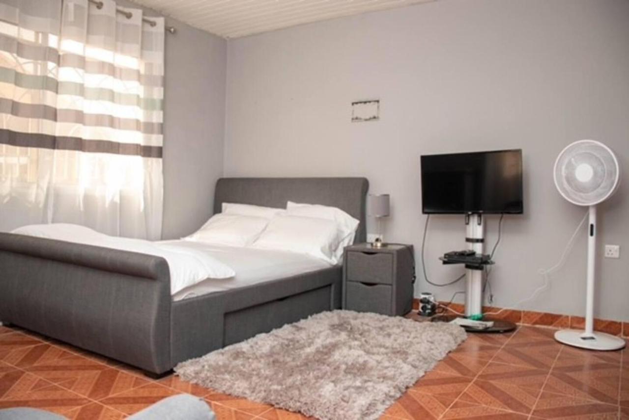 Fully Aircondition 3Bed Villa- A C- Wifi- Hotwater Freetown Exterior foto
