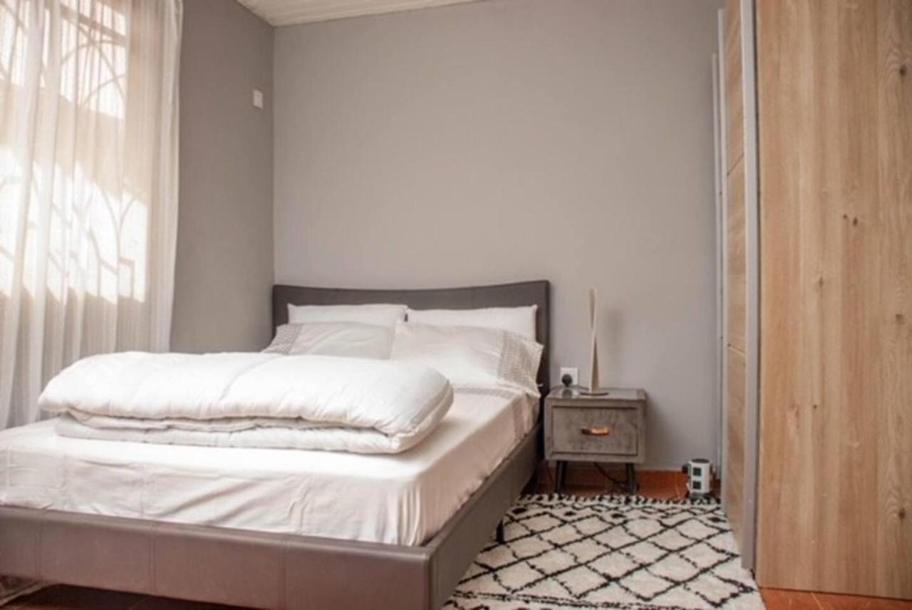 Fully Aircondition 3Bed Villa- A C- Wifi- Hotwater Freetown Exterior foto