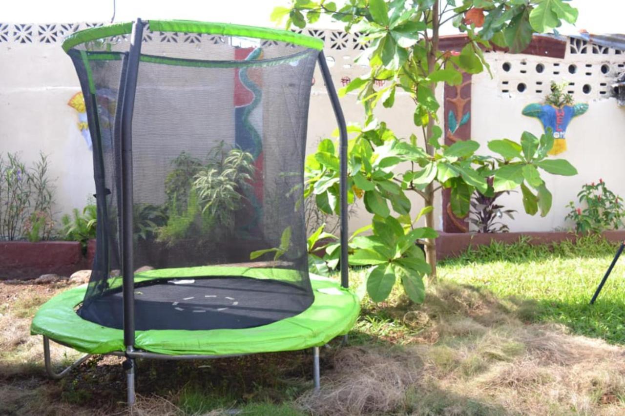 Fully Aircondition 3Bed Villa- A C- Wifi- Hotwater Freetown Exterior foto