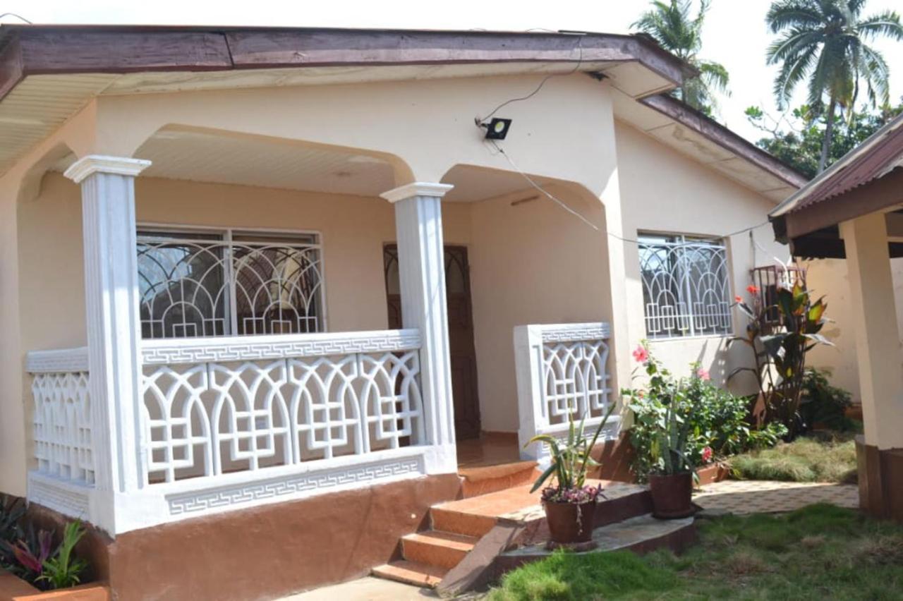 Fully Aircondition 3Bed Villa- A C- Wifi- Hotwater Freetown Exterior foto
