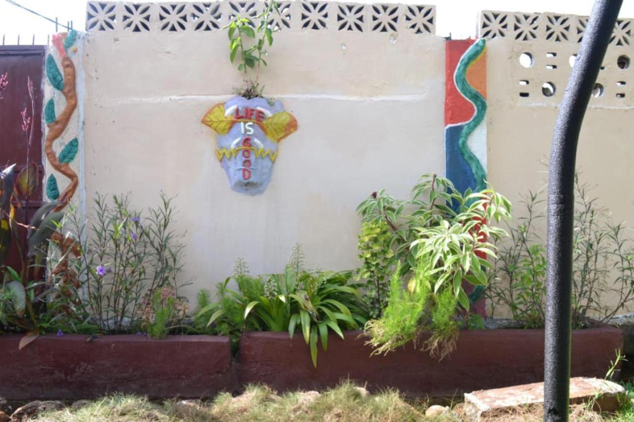 Fully Aircondition 3Bed Villa- A C- Wifi- Hotwater Freetown Exterior foto